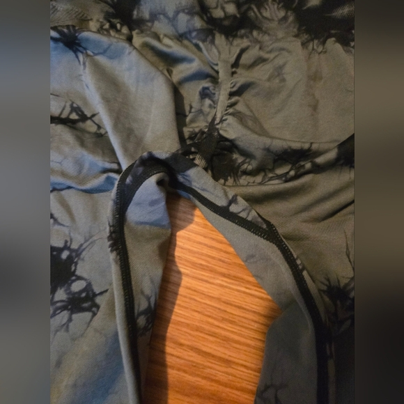 Black and Gray Tie-Dye Ribbed Leggings - Picture 4 of 5